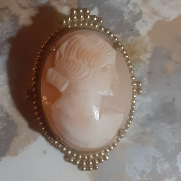 10k Hand Carved Shell Cameo Brooch
